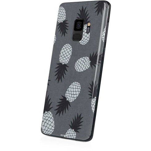 Black and White Pineapples Galaxy S9 Skin